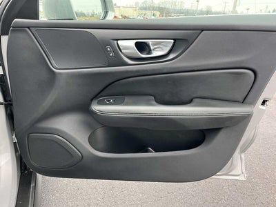 2025 Volvo V60 Cross Country B5 Plus