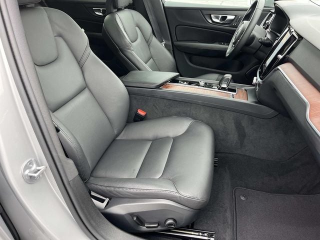 2025 Volvo V60 Cross Country B5 Plus