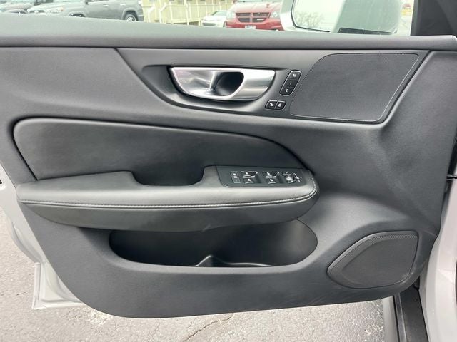 2025 Volvo V60 Cross Country B5 Plus