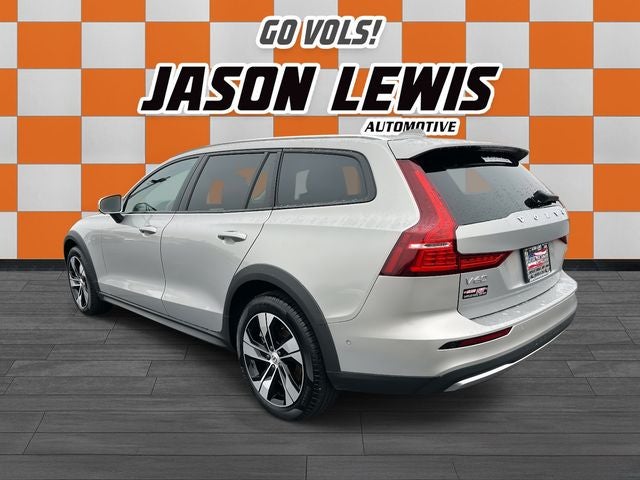 2025 Volvo V60 Cross Country B5 Plus