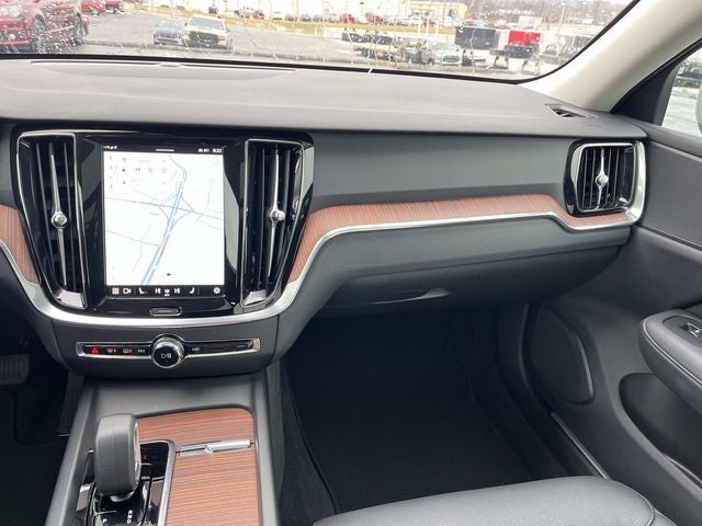 2025 Volvo V60 Cross Country B5 Plus