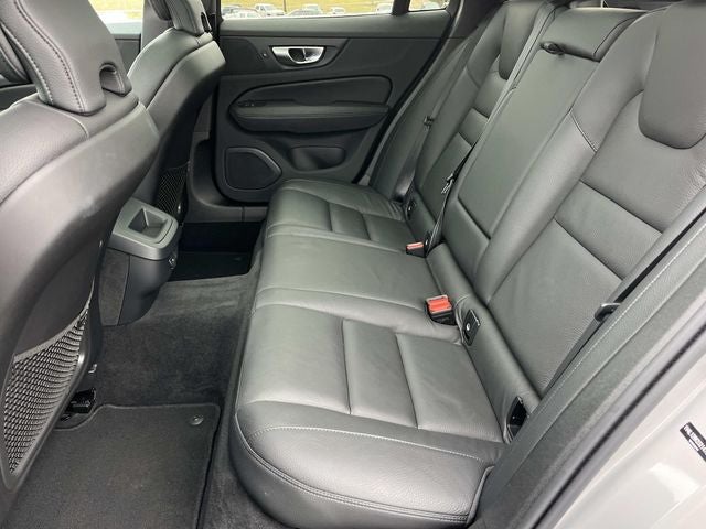 2025 Volvo V60 Cross Country B5 Plus