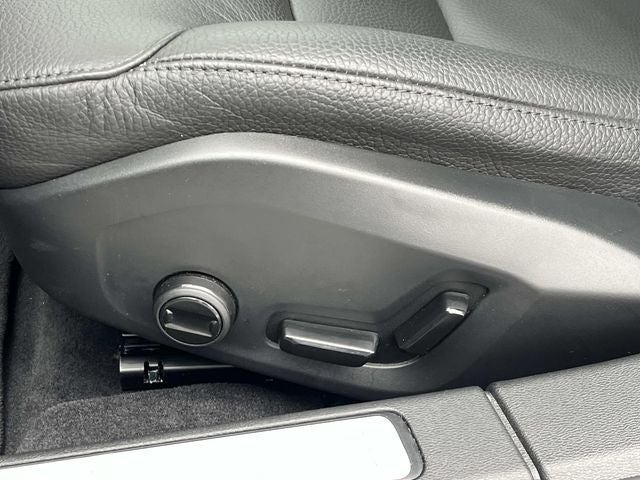 2025 Volvo V60 Cross Country B5 Plus