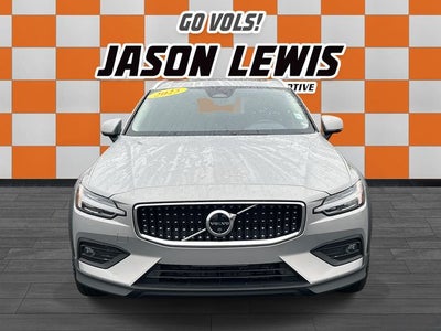 2025 Volvo V60 Cross Country B5 Plus